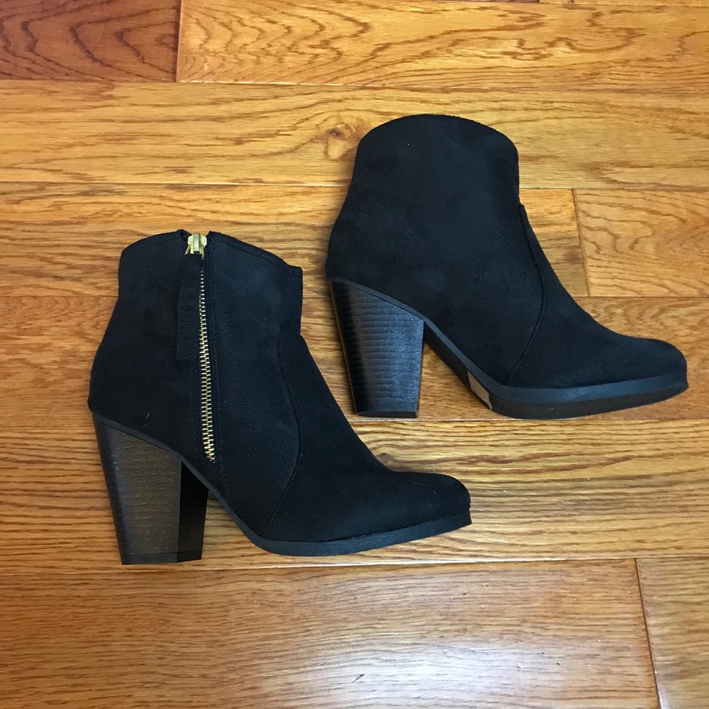 NWOT JG Black Heeled Booties Size 6